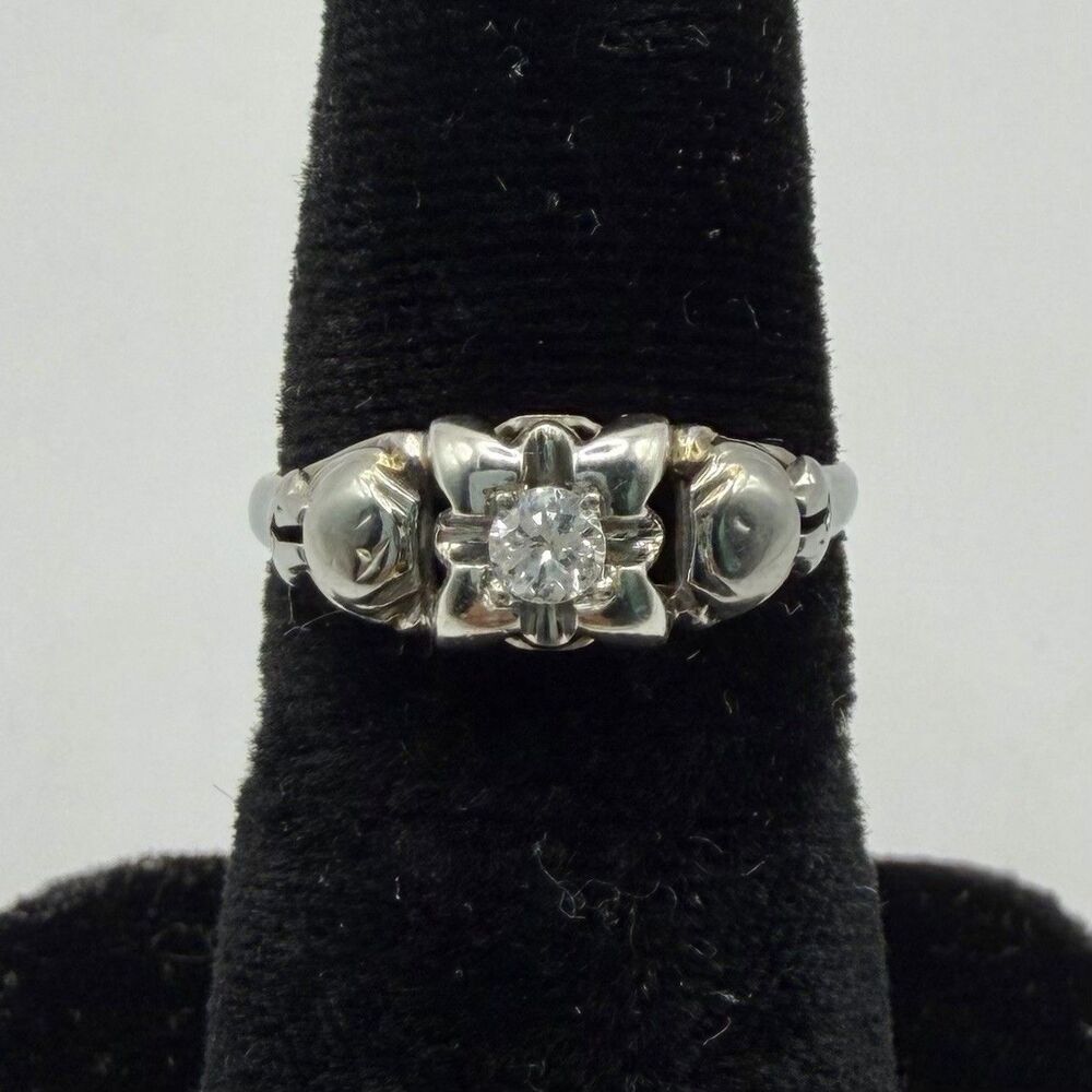 Vintage 14K White Gold .10CT Diamond Solitaire Ring 1.60g
